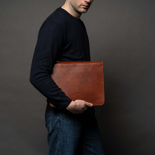 Accessori per lui: gli immancabili nella borsa di un uomo